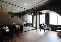 Lobi 4 ST Signature Bugis Beach, SHORT OVERNIGHT, 12 hours: check in 7PM or 9PM 