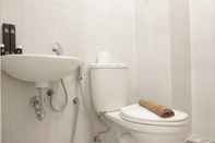 Toilet Kamar Near BINUS University Studio Semi Apartment at The Lodge Paskal By Travelio