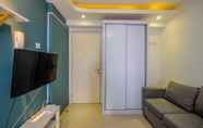 Kamar Tidur 2 Simply Good Studio Apartment at Bassura City By Travelio