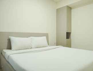 ห้องนอน 2 Modern and Comfy 2BR at Meikarta Apartment By Travelio