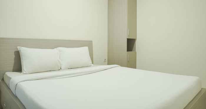 ห้องนอน Modern and Comfy 2BR at Meikarta Apartment By Travelio