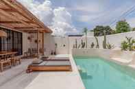 Swimming Pool Yucca Villas