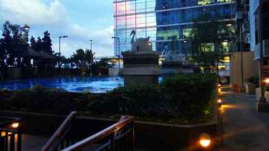 Swimming Pool 4 Simply Strategic Studio Signature Park Tebet Apartment By Travelio