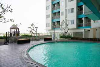 Swimming Pool 4 Cozy Living Studio at The Nest Puri Apartment By Travelio