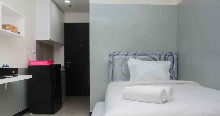 Kamar Tidur Homey and Cozy Studio at Belmont Apartment By Travelio