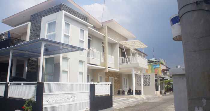 ภายนอกอาคาร Villa Sawahan 3 Bedroom