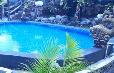 Kolam Renang 2 Manik Tirta Cabin's