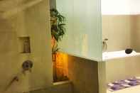 In-room Bathroom Zifana Private Villa