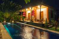 Swimming Pool Villa Sinar Cinta