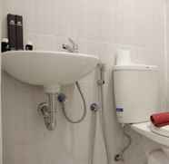 In-room Bathroom 4 Pleasant Studio Semi Apartment near BINUS University at The Lodge Paskal By Travelio