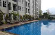 สระว่ายน้ำ 7 Artistic and Nice 1BR Saveria Apartment By Travelio