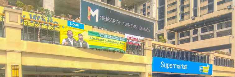 Lobby Strategic and Comfort 3BR Meikarta Apartment By Travelio