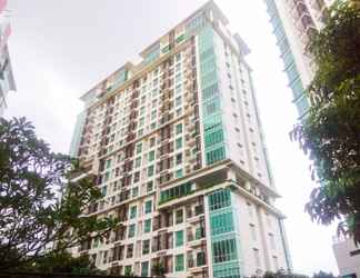 Bangunan 2 Cozy 2BR Apartment at Woodland Park Residence By Travelio