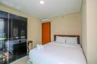 ห้องนอน Cozy 2BR Apartment at Woodland Park Residence By Travelio