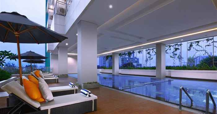 สระว่ายน้ำ Apartemen The H Residence by Bonzela Property