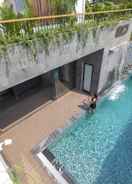 SWIMMING_POOL 