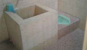 Toilet Kamar 6 Turi Indah Cottage 2