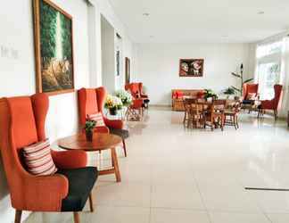 Lobby 2 Antika Hotel Rembang