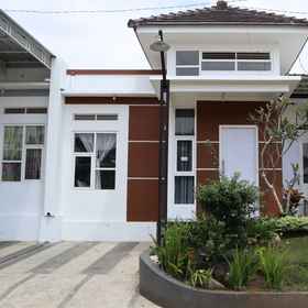 Lobby 1 วิลล่า ออล นิว คาซา เวอเด โดย มาสเตอร์พีซ วิลล่า, โรงแรม & ที่พัก Kantor Kepala Desa Pandanrejo