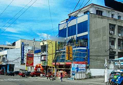 Exterior RedDoorz near Ormoc Port Terminal - Vaccinated Staff 