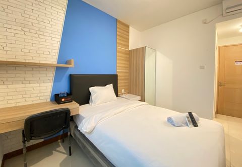 Bedroom Smart Studio Semi Apartment at The Lodge Paskal near BINUS University By Travelio