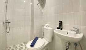 Toilet Kamar 4 Smart Studio Semi Apartment at The Lodge Paskal near BINUS University By Travelio