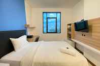 Bedroom Simply Studio Semi Apartment at The Lodge Paskal near BINUS University By Travelio