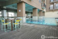 游泳池 Near Metro Indah Mall 1BR at Tamansari Panoramic Apartment By Travelio