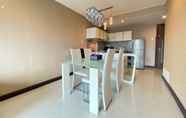 พื้นที่สาธารณะ 5 Well Appointed and Deluxe 2BR at El Royale Apartment By Travelio