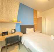 Kamar Tidur 4 Comfortable Studio Semi Apartment near BINUS University at The Lodge Paskal By Travelio