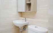 In-room Bathroom 4 Elegant and Comfort Studio Apartment at Springwood Residence By Travelio