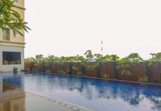 Swimming Pool 5 Cozy Stay 2BR Apartment at Tamansari Mahogany By Travelio