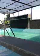 SWIMMING_POOL Eko Guest House Syariah