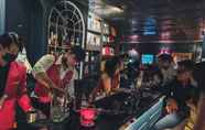 Bar, Kafe, dan Lounge 5 Dream Factory Hotel