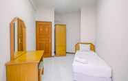 ห้องนอน 2 Strategic and Spacious 3BR Kondominium Juanda Apartment By Travelio