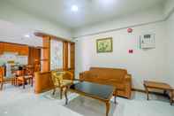 Lobi Strategic and Spacious 3BR Kondominium Juanda Apartment By Travelio