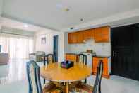 Common Space Spacious and Homey 3BR Kondominium Juanda Apartment By Travelio