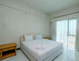 ห้องนอน 2 Spacious and Homey 3BR Kondominium Juanda Apartment By Travelio