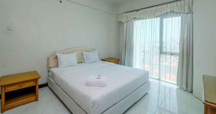 ห้องนอน Spacious and Homey 3BR Kondominium Juanda Apartment By Travelio