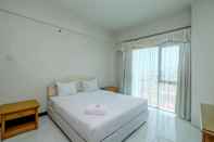 ห้องนอน Spacious and Homey 3BR Kondominium Juanda Apartment By Travelio