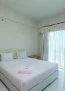 BEDROOM Spacious and Homey 3BR Kondominium Juanda Apartment By Travelio