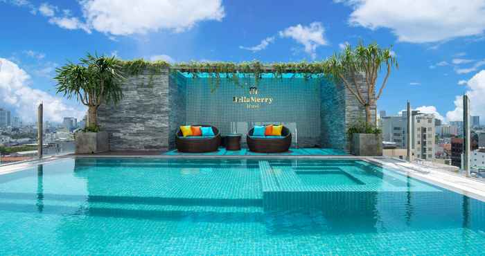 สระว่ายน้ำ Bella Merry Hotel 