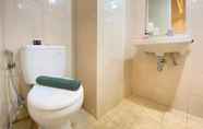 Toilet Kamar 4 Pleasant 1BR Apartment near UNPAR at Parahyangan Residence By Travelio