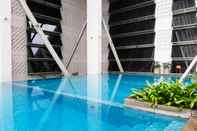 Swimming Pool Comfort 2BR Apartment at Paddington Heights By Travelio