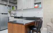 Ruang untuk Umum 4 Comfort 2BR Apartment at Paddington Heights By Travelio