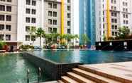 Swimming Pool 4 Comfy and Simply Strategic Studio Paramount Skyline Apartment By Travelio