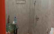 In-room Bathroom 4  Edotel K-One Mandalika Praya