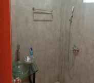 In-room Bathroom 4  Edotel K-One Mandalika Praya