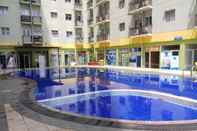 Kolam Renang Restful and Comfy 2BR Apartment at The Suites Metro By Travelio