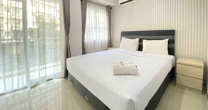 Bedroom Stylish and Scenic 1BR at Gateway Pasteur Apartment By Travelio